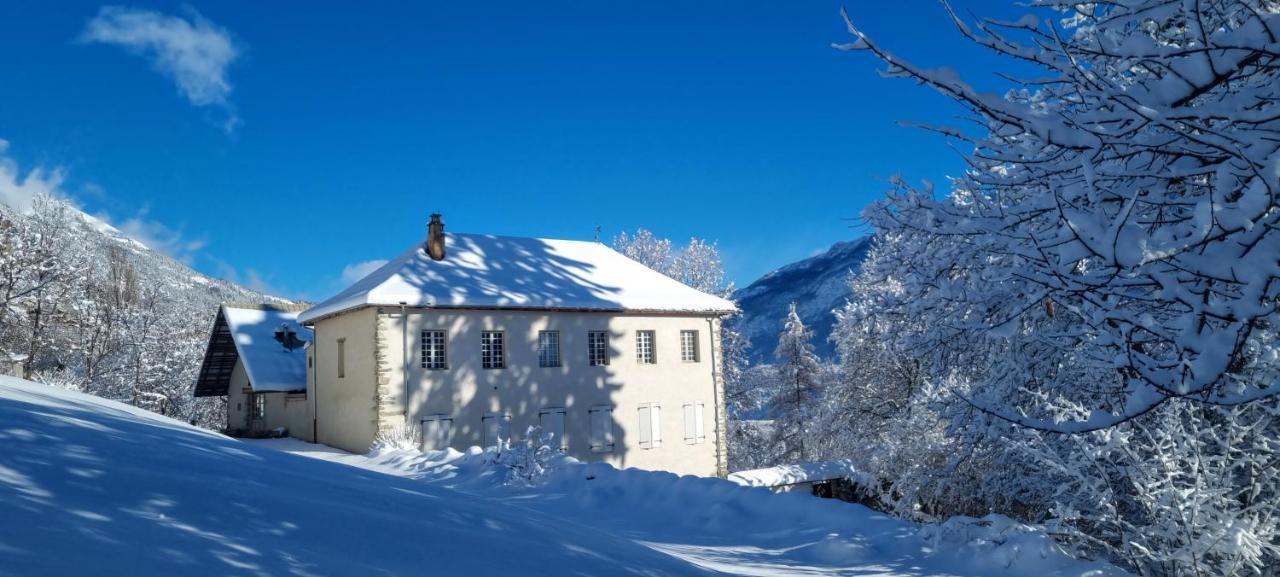 Bed and Breakfast Maison Cimarron Chateauroux-les-Alpes Exterior foto